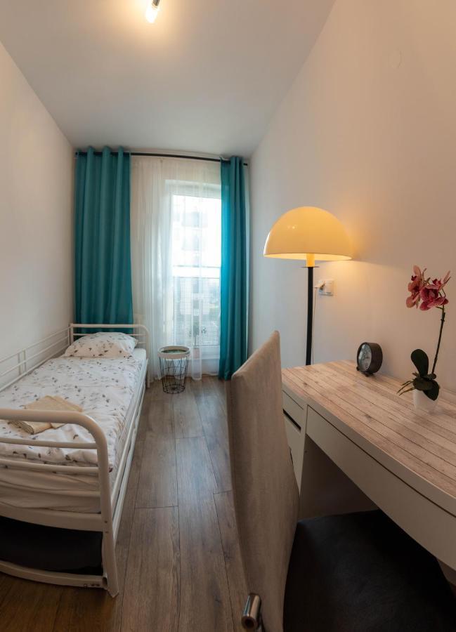 Apartament Loftowy Wypoczynek Goldair Apartment Poznan Bagian luar foto