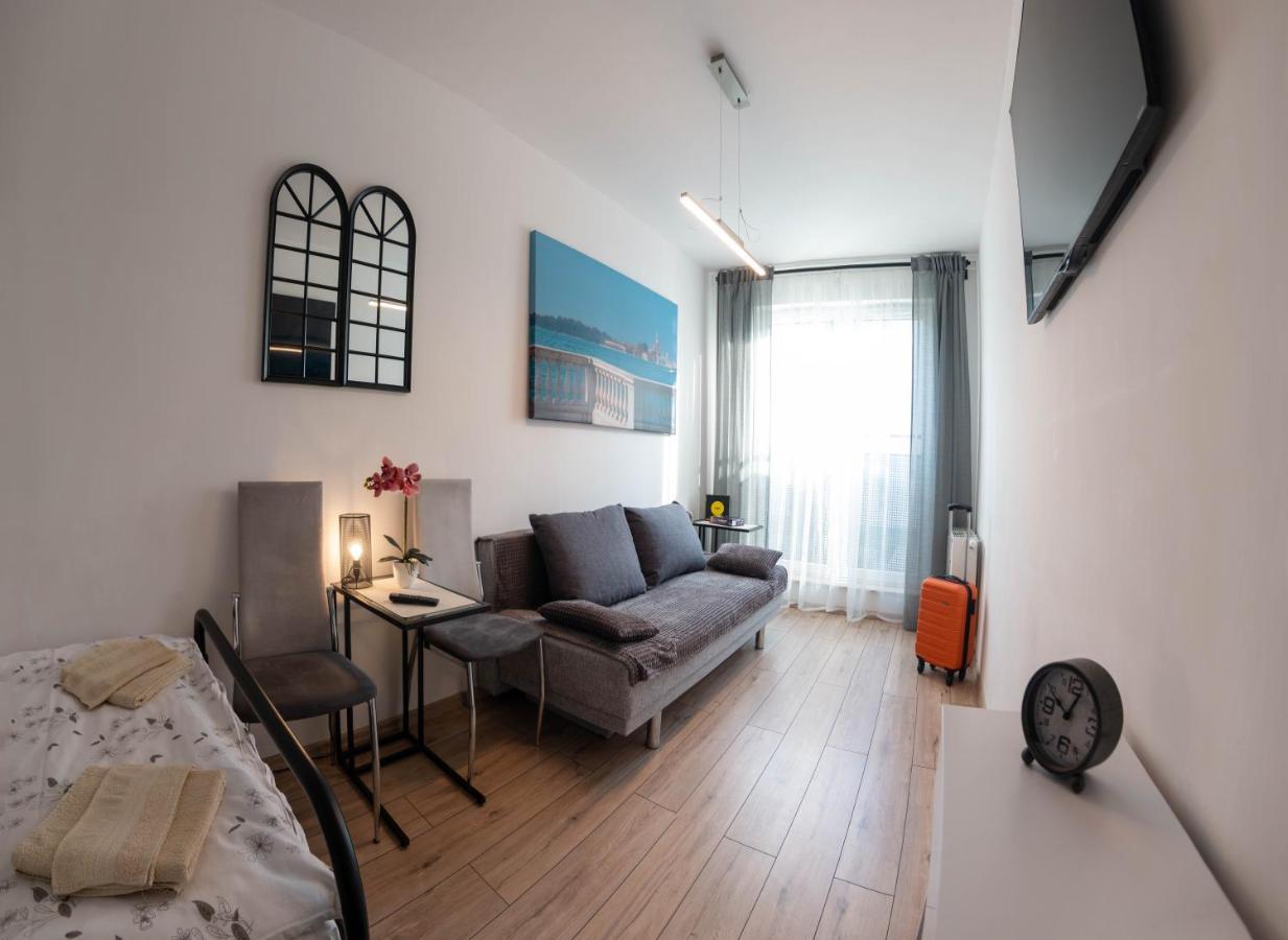 Apartament Loftowy Wypoczynek Goldair Apartment Poznan Bagian luar foto