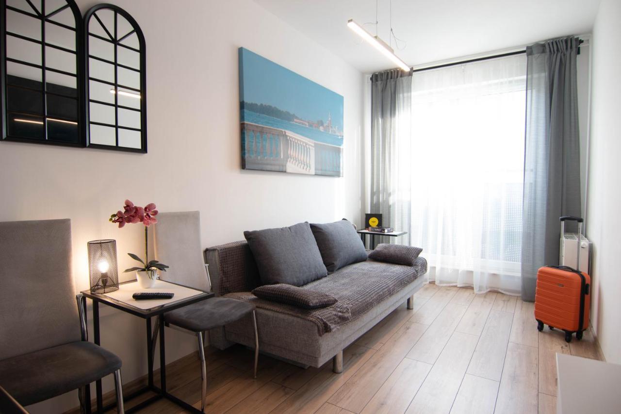 Apartament Loftowy Wypoczynek Goldair Apartment Poznan Bagian luar foto